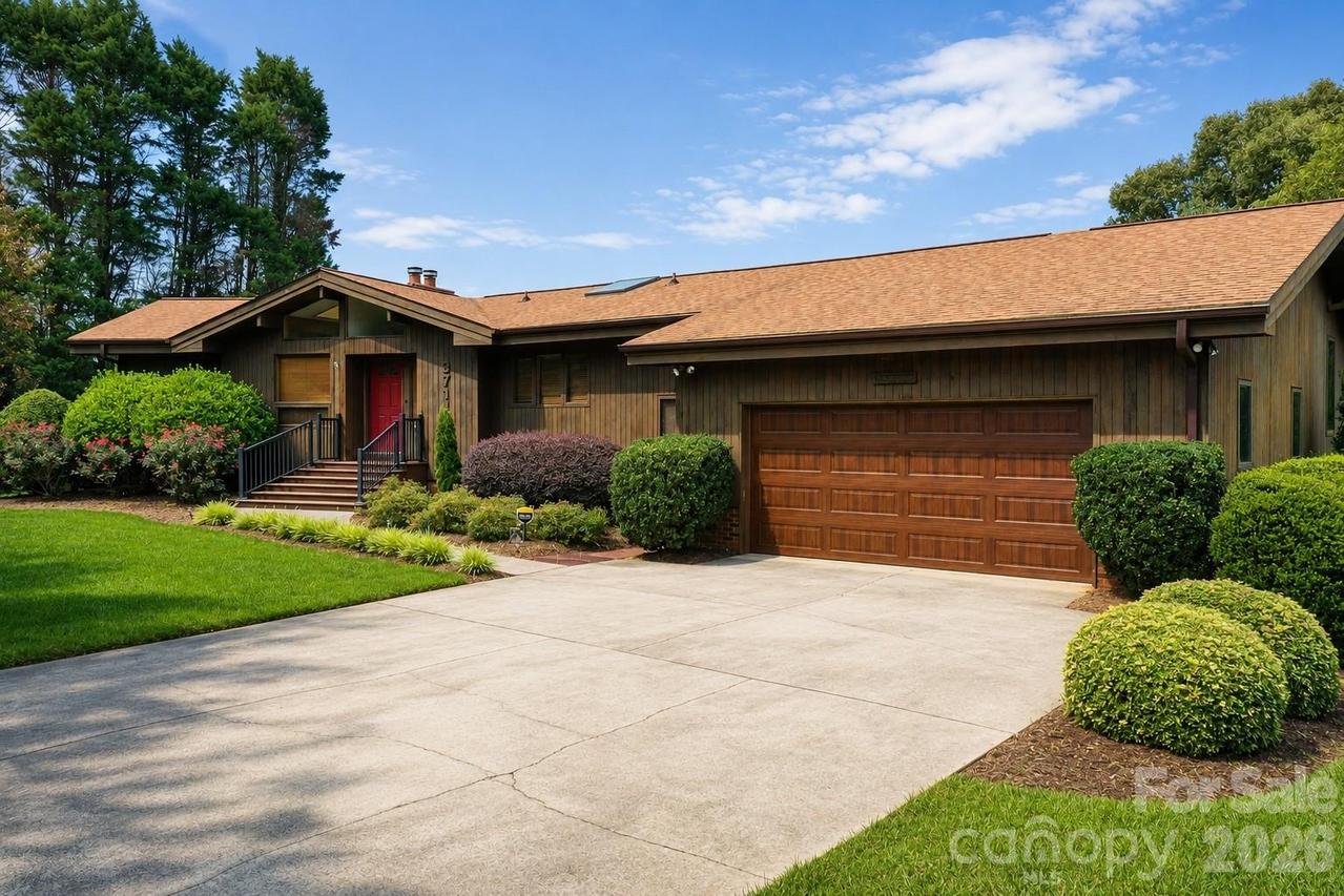 3711 Blendwood Ln., Hickory, NC 28601