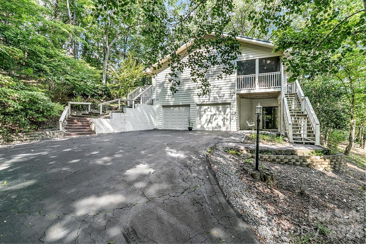 129 Melrose Ct., Lake Lure, NC 28746