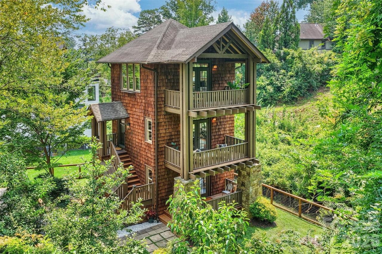 1611 Tippah Park Ct., Charlotte, NC 28205