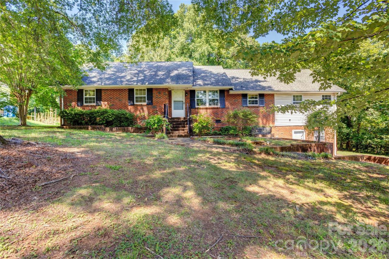 6733 Burkandt Rd., Charlotte, NC 28227