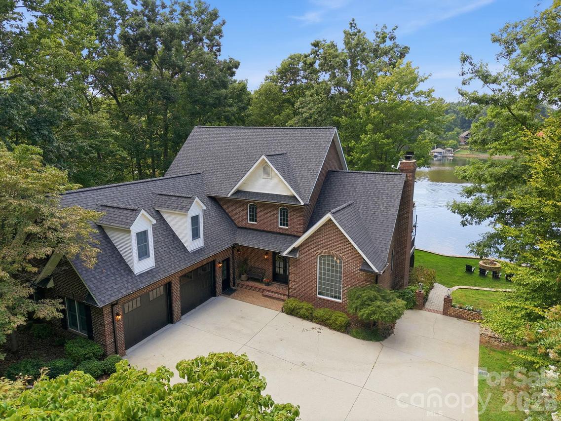 131 Long Cove Ln., Mooresville, NC 28117