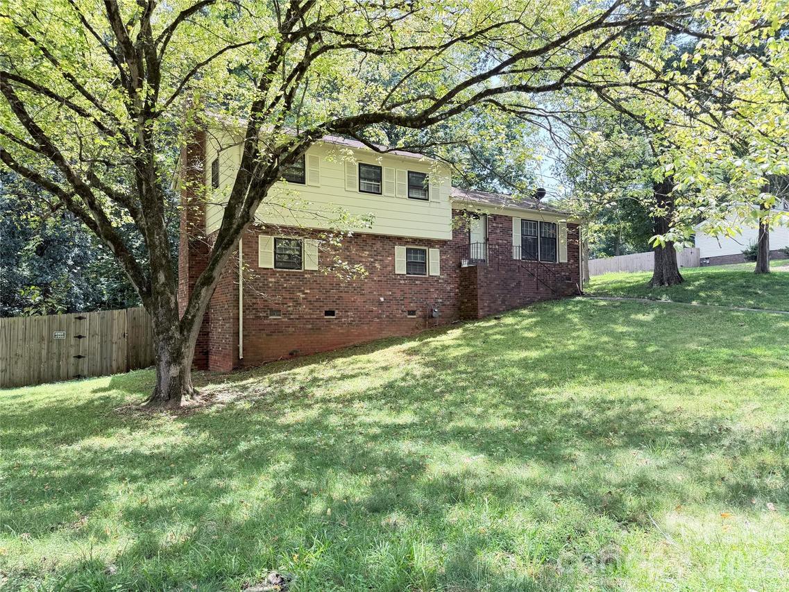 931 Pineborough Rd., Charlotte, NC 28212