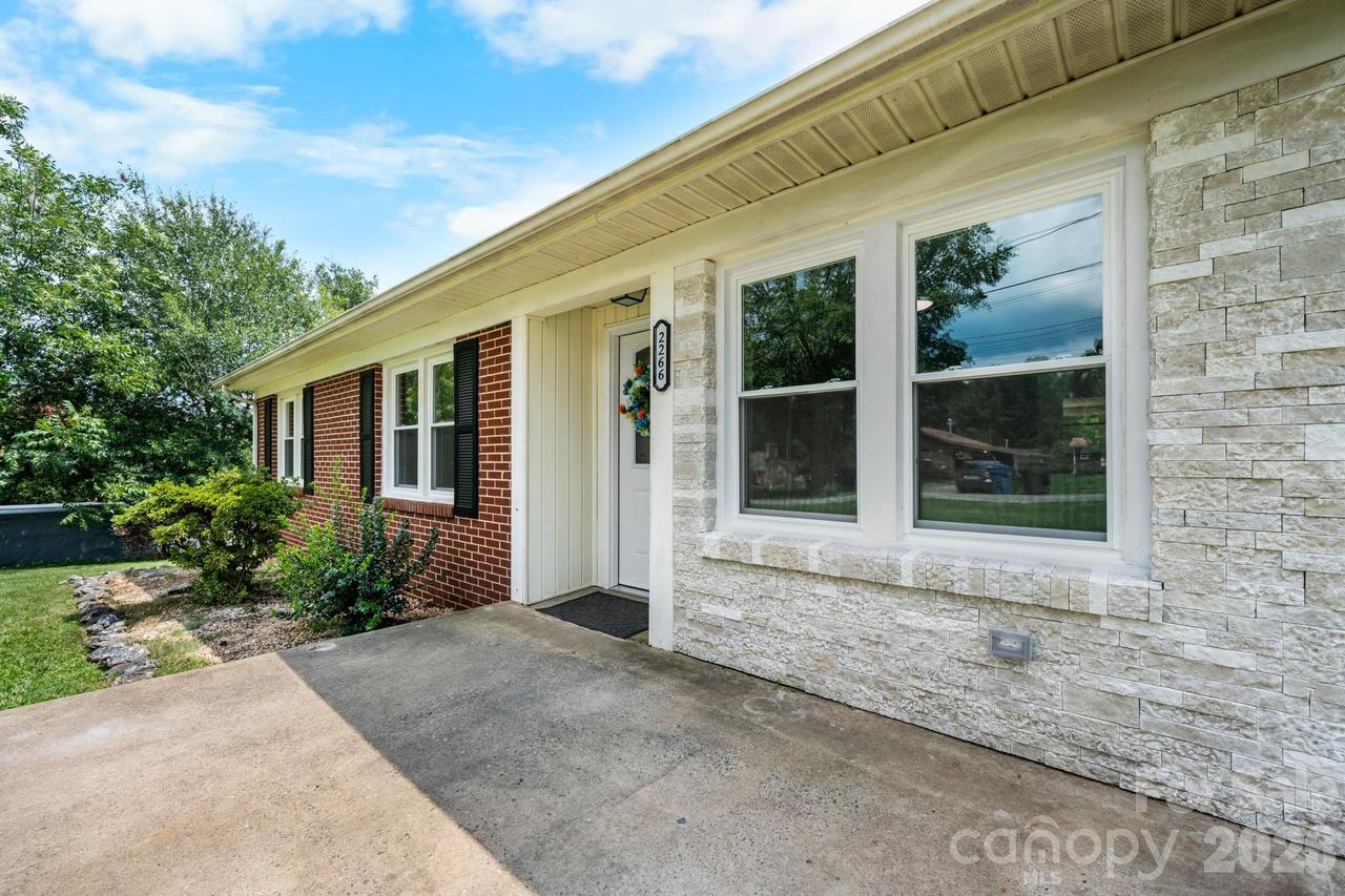 2266 9th Avenue Dr., Hickory, NC 28601