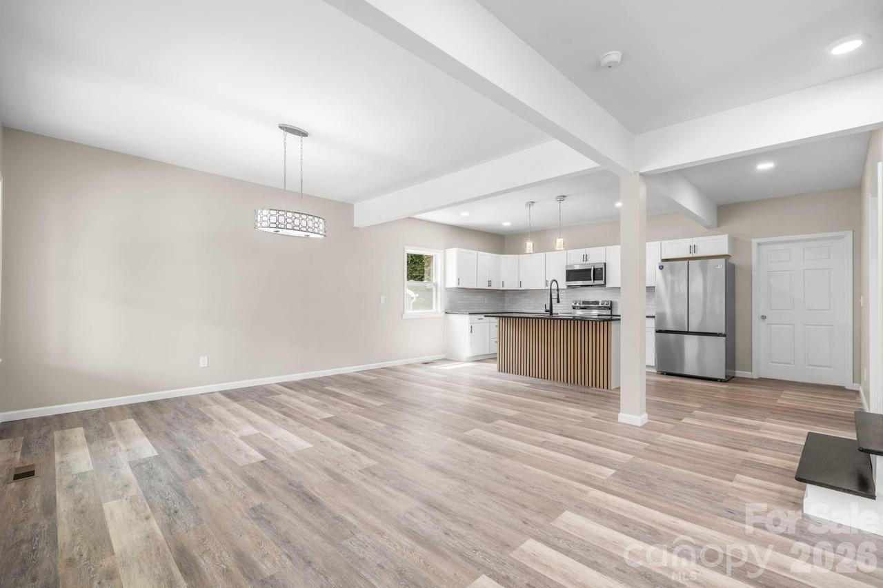 242 8th Avenue Dr., Hickory, NC 28602