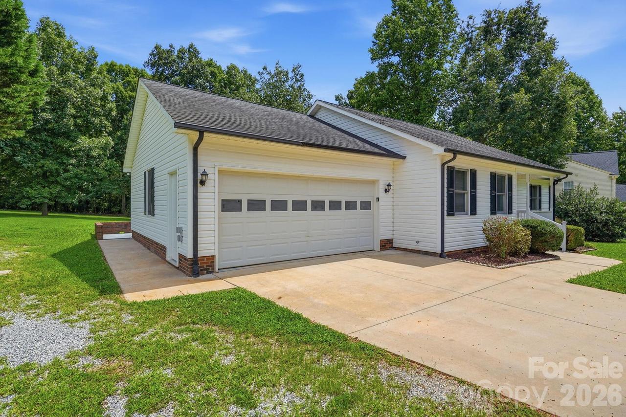 135 Byers Rd., Troutman, NC 28166