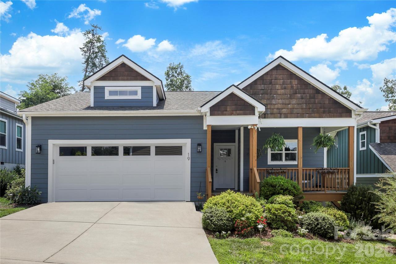 19 Woodbridge Park Dr., Asheville, NC 28803