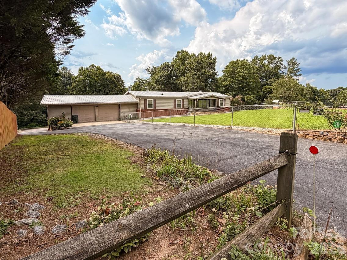 1898 Henry Smith St., Hickory, NC 28601