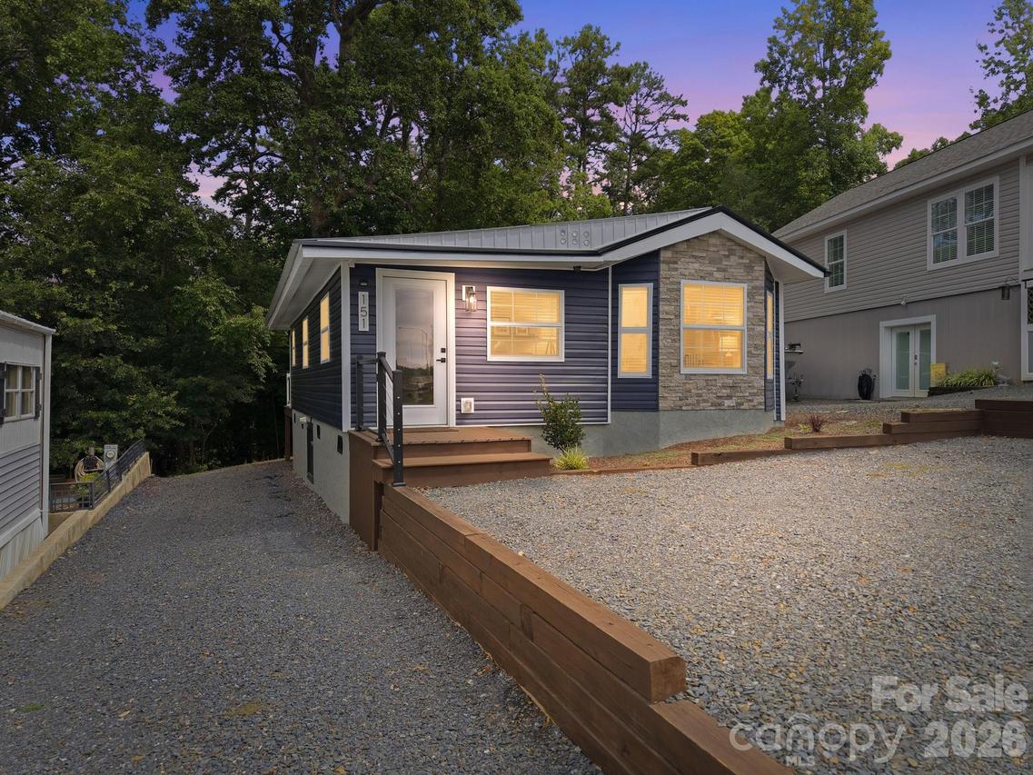 151 Dogwood Cir., New London, NC 28127