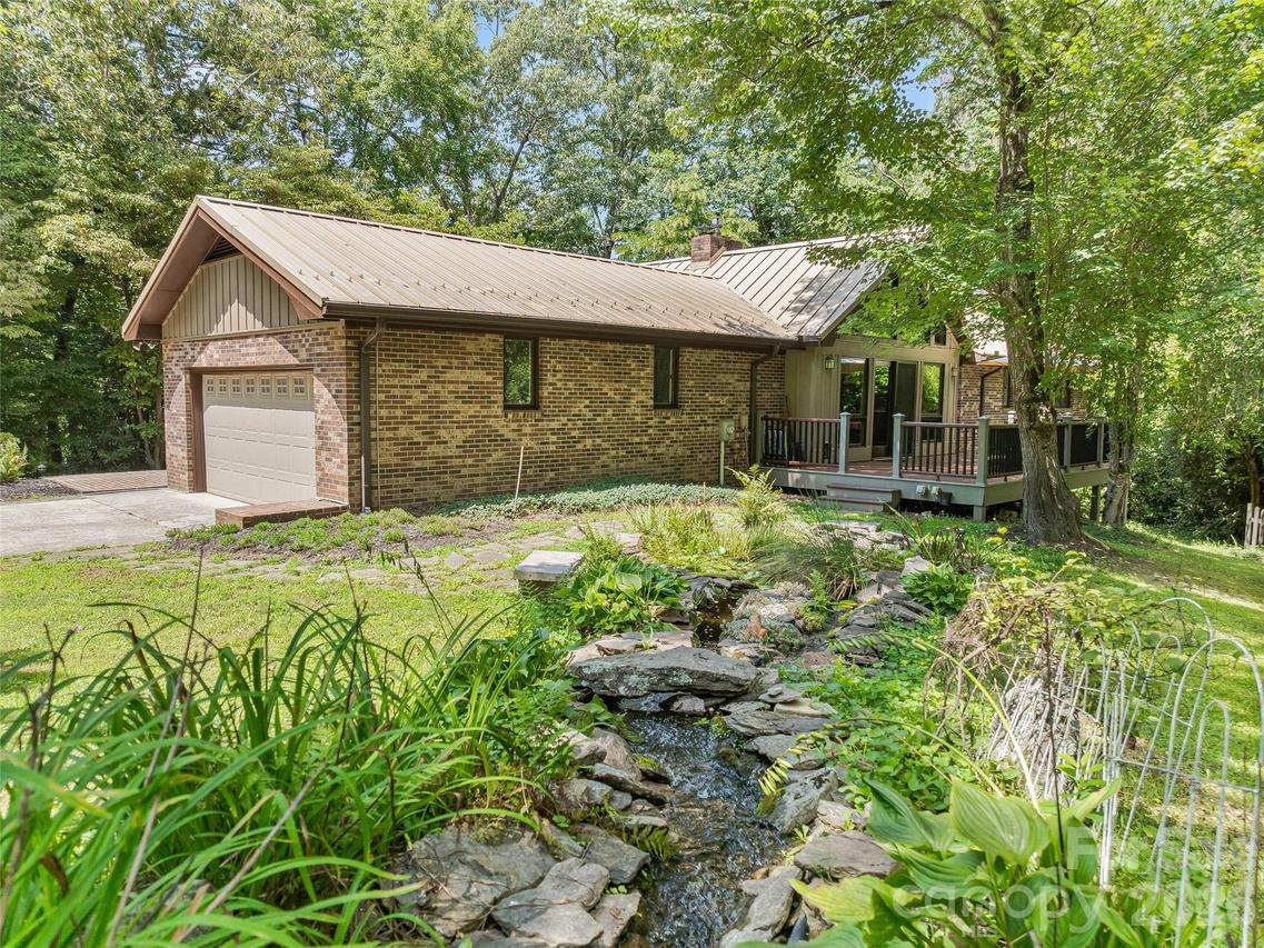 201 Valeria Ln., Pisgah Forest, NC 28768