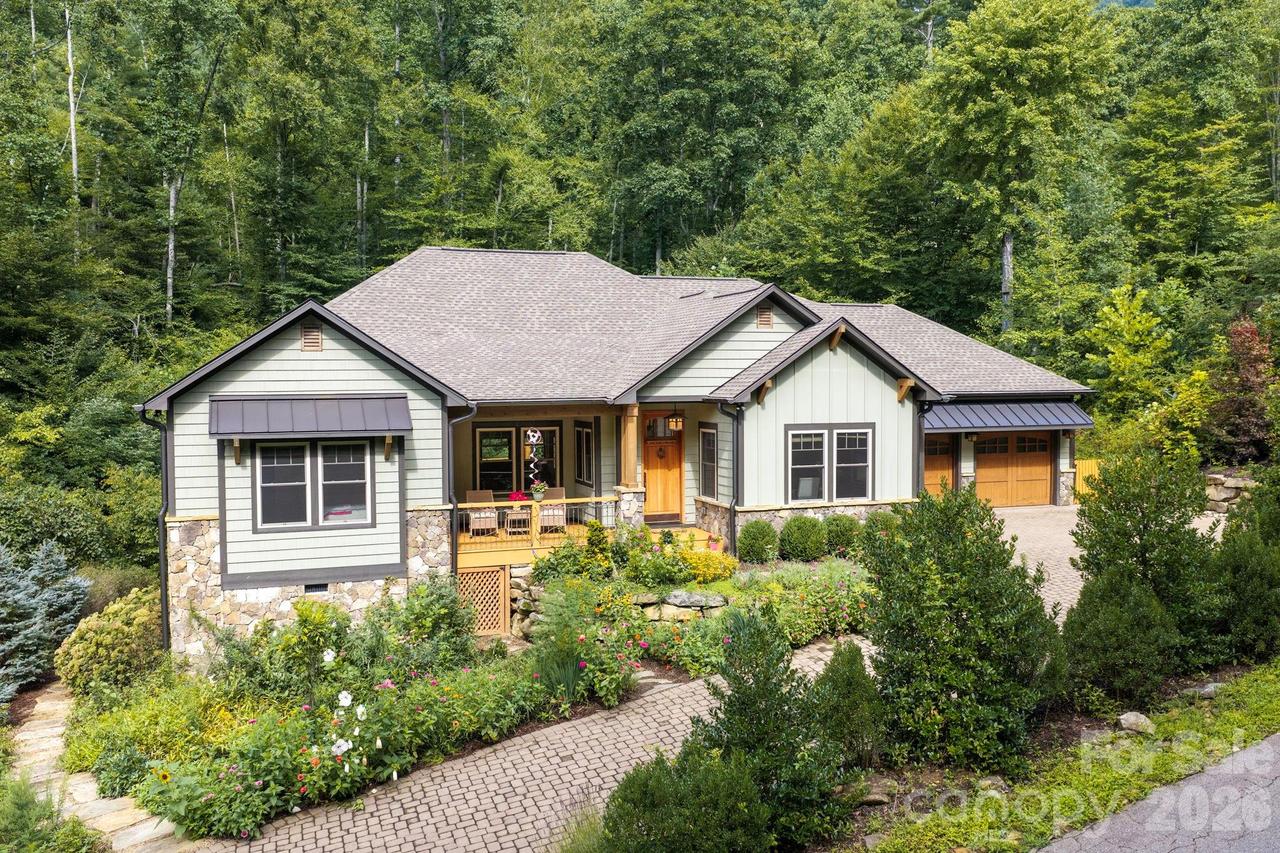 18 Hawks Pointe Ln., Weaverville, NC 28787