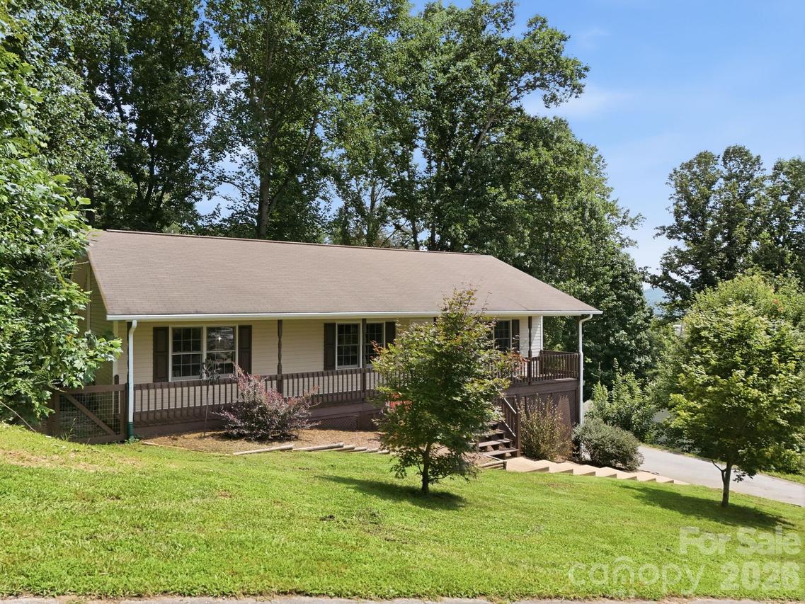 16 Westwood Dr., Candler, NC 28715