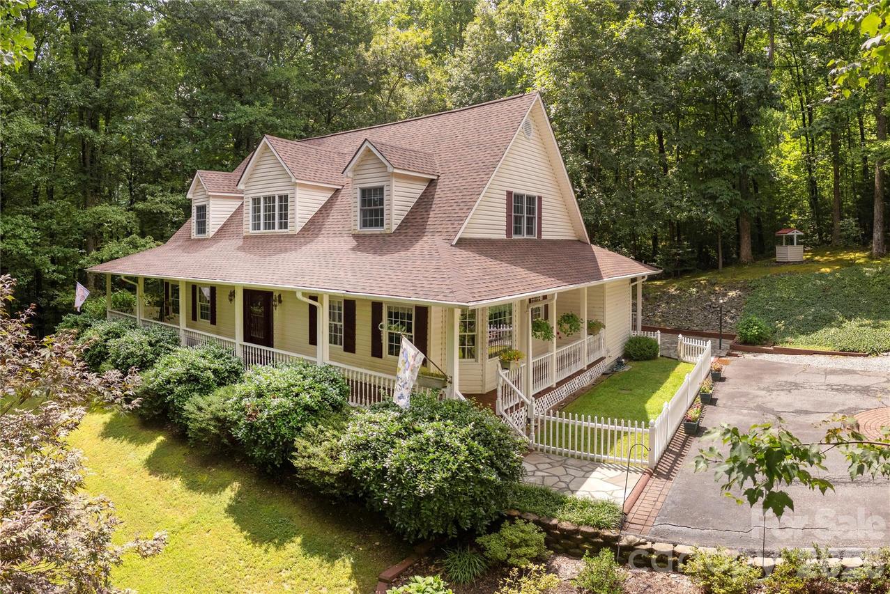 1043 Berea Church Rd., Hendersonville, NC 28739