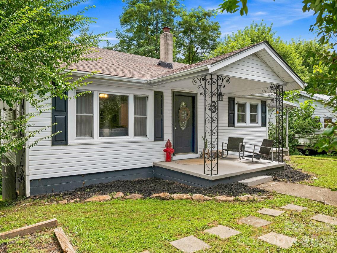 6 Bradford Cir., Candler, NC 28715