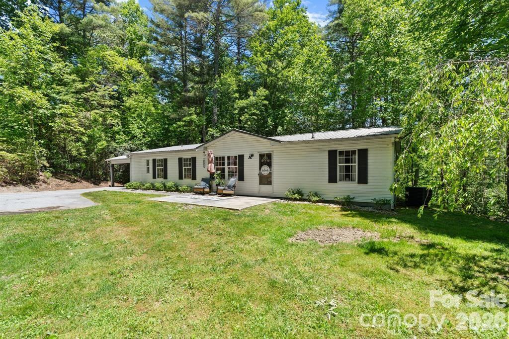 122 Fallswood Ct., Hendersonville, NC 28739