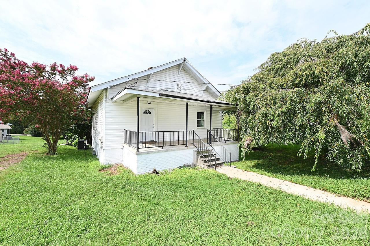 1632 C Ave., Hickory, NC 28602