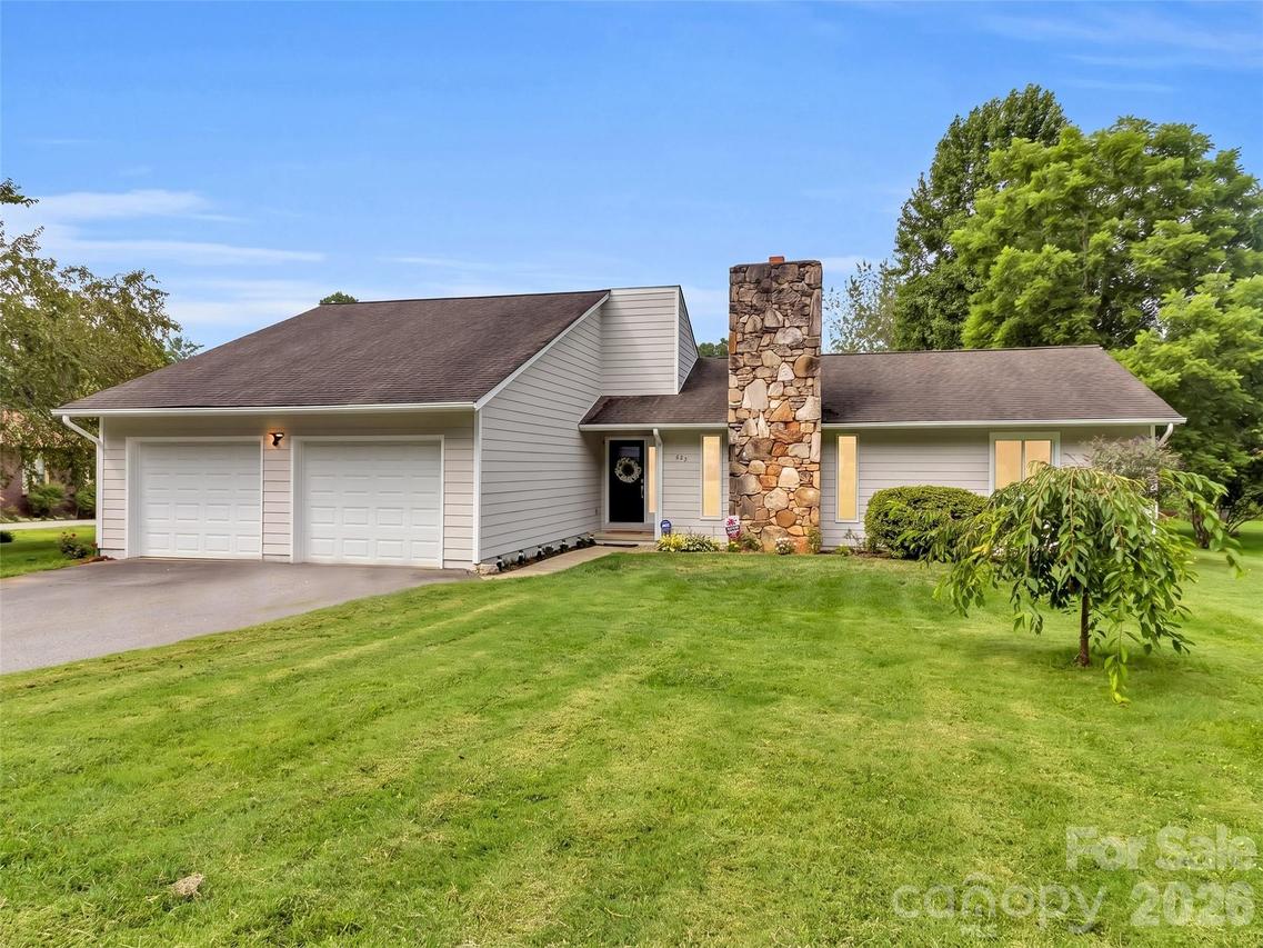 693 Monte Vista Rd., Candler, NC 28715