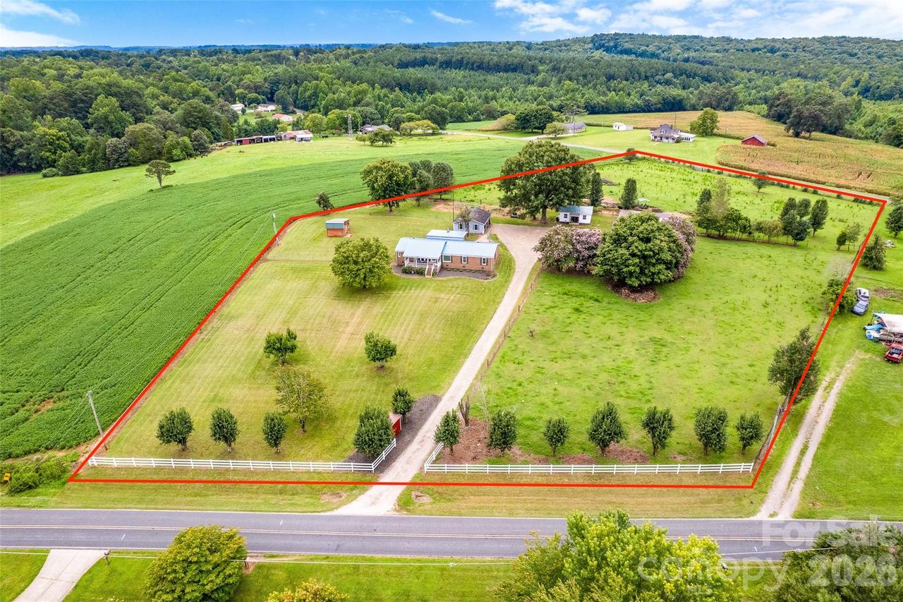 433 Mock Mill Rd., Statesville, NC 28677