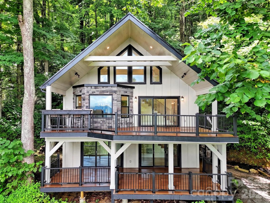1551 Apple Creek Rd., Waynesville, NC 28786