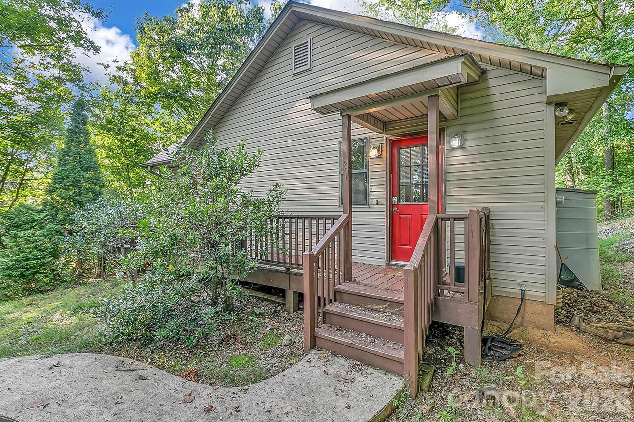 281 Redwing Rd., Lake Lure, NC 28746
