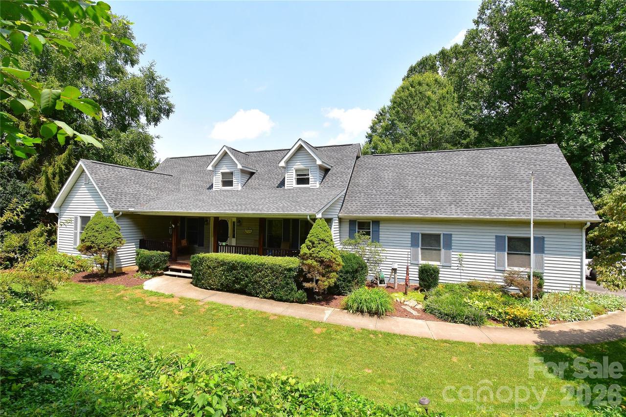 36 Cardinal Ln., Candler, NC 28715