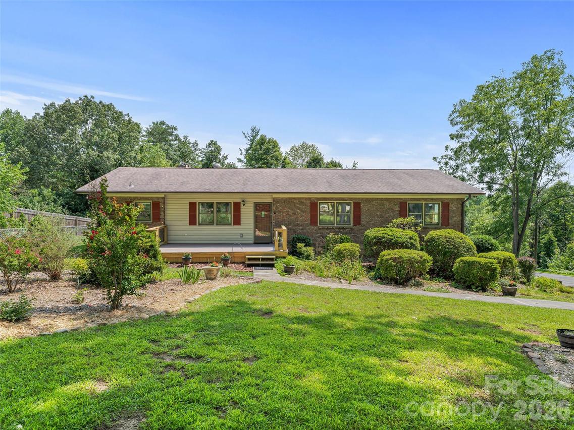38 Chadwick Wade Dr., Asheville, NC 28804