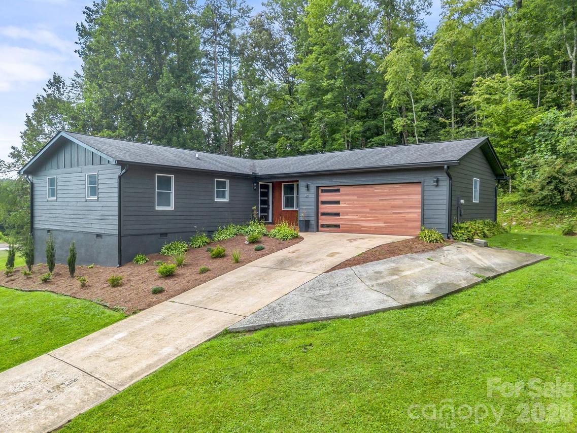 89 Hillview Cir., Brevard, NC 28712