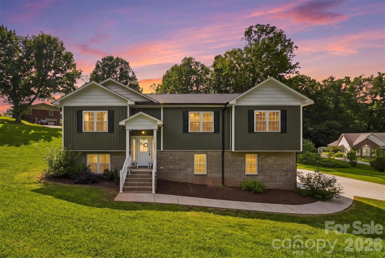 2953 2nd Street Ct., Hickory, NC 28601