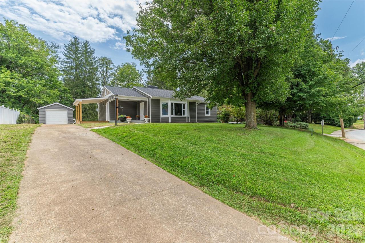 638 Newfound St., Canton, NC 28716