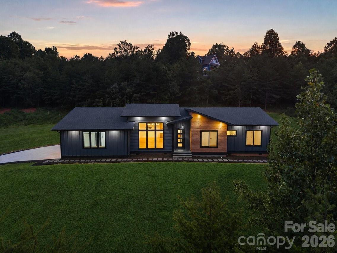 7 Spicebush Ln., Weaverville, NC 28787