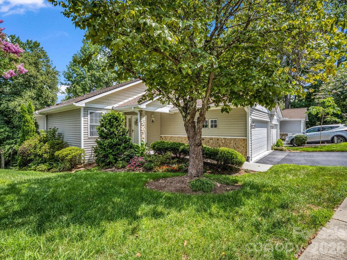 311 Ewarts Hill Rd., Hendersonville, NC 28739