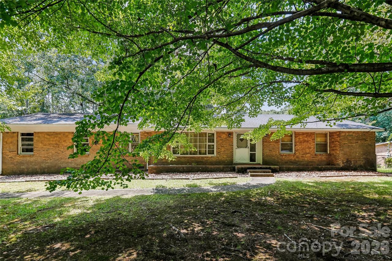 7816 Elwood Dr., Charlotte, NC 28227
