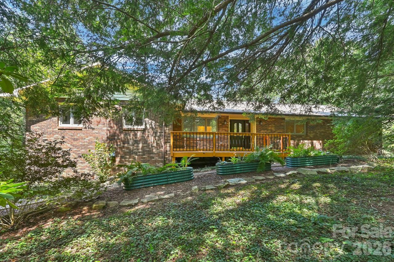 30 Nichols Hill Dr., Asheville, NC 28804