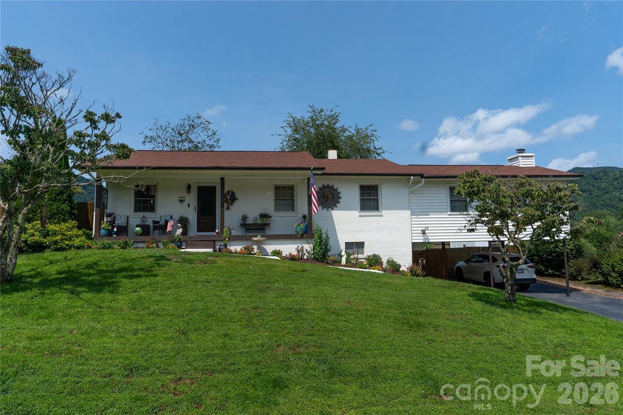 130 Beaverdam Heights Dr., Canton, NC 28716
