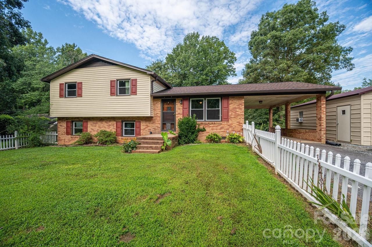 1369 Chancellor Dr., Claremont, NC 28610