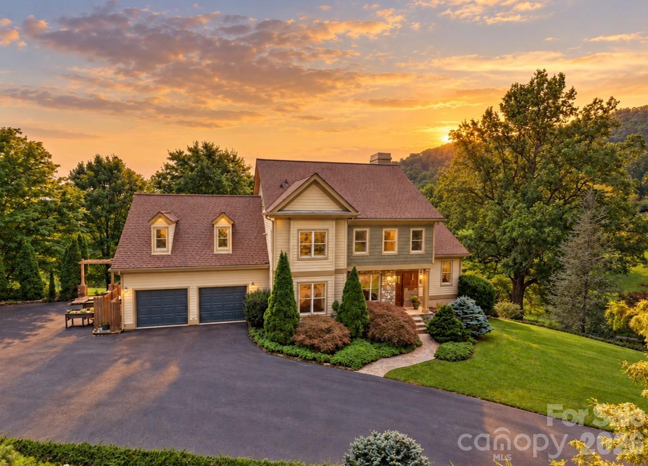 10 Blackberry Ln., Asheville, NC 28804