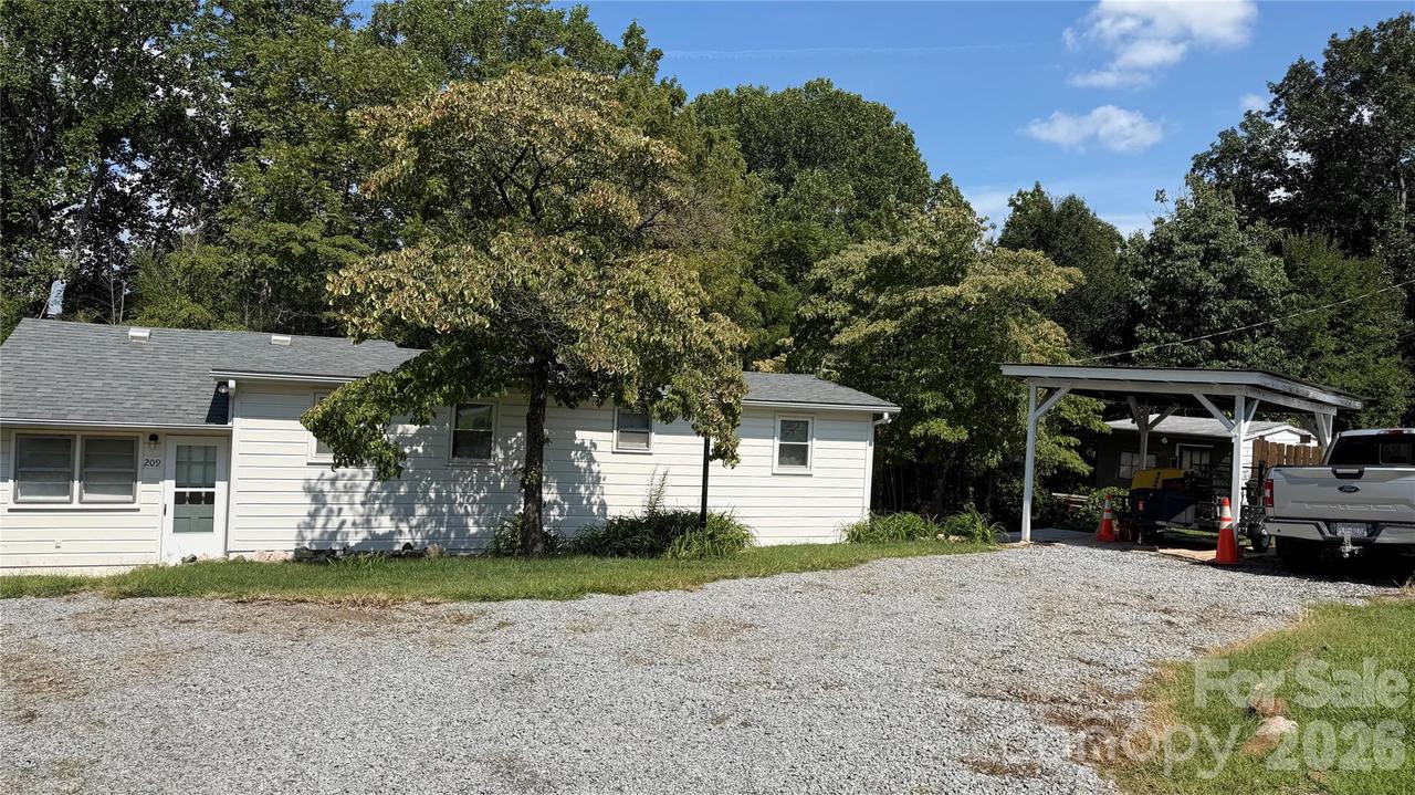 209 Auten Cir., Mount Holly, NC 28120