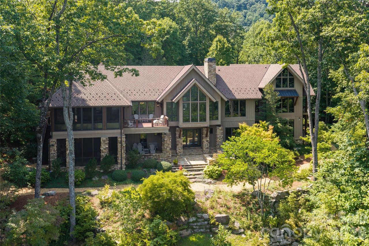 383 Eagle Ridge Rd., Zirconia, NC 28790