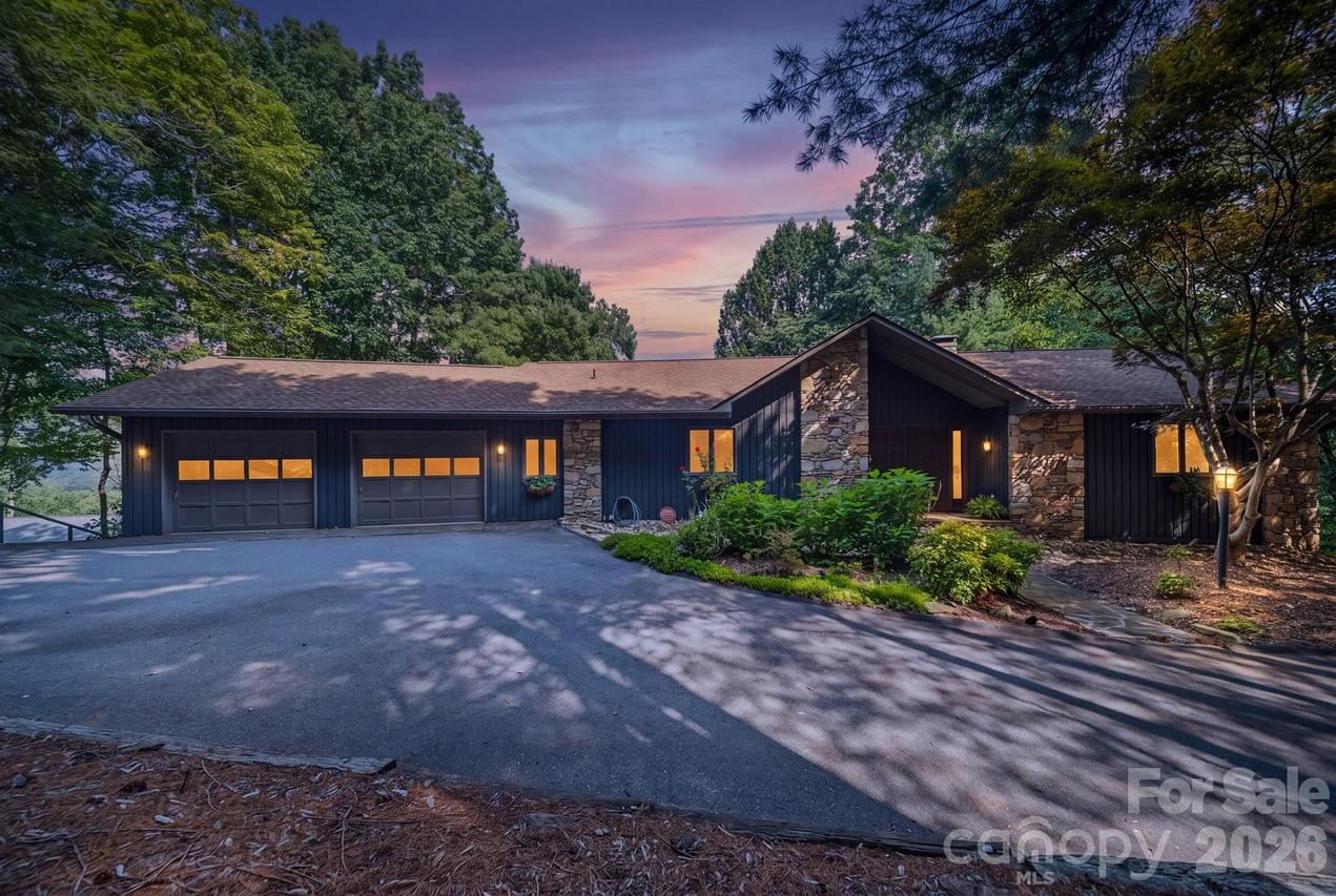 1105 High Vista Dr., Mills River, NC 28759