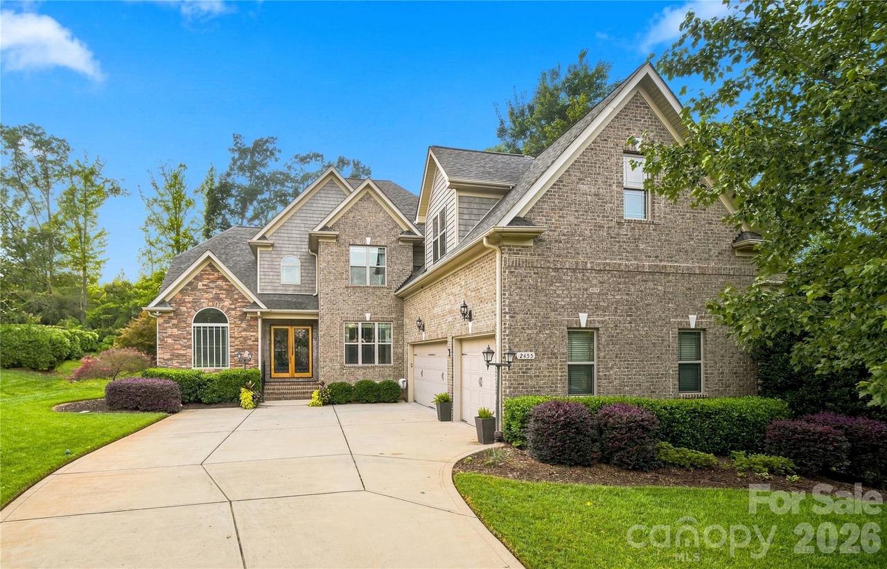 2455 Shiny Leaf Dr., Denver, NC 28037