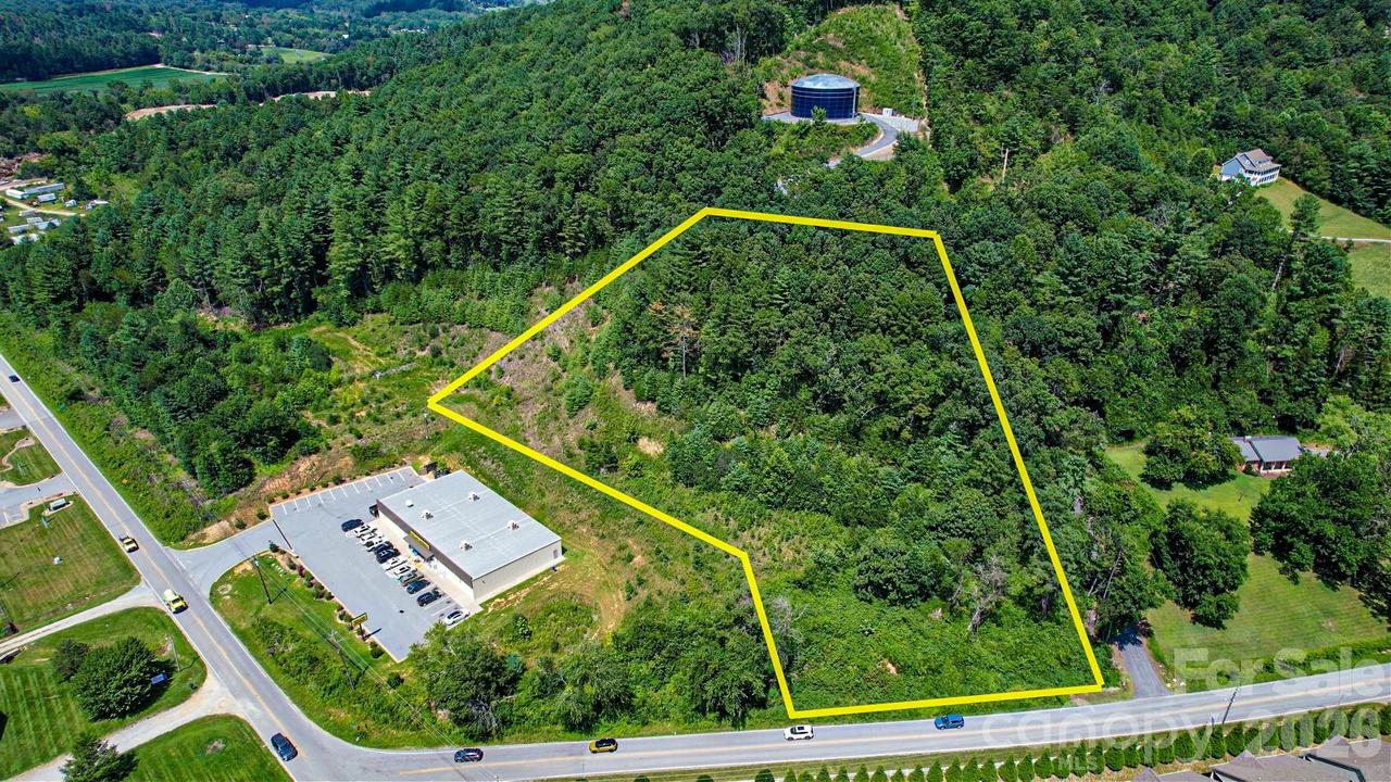 99999 Burney Mountain Rd., Fletcher, NC 28732