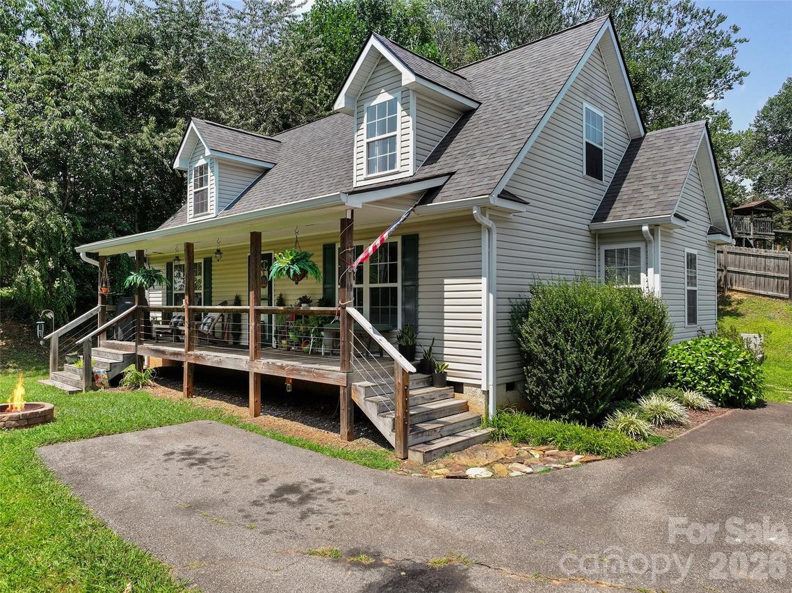14 Folsom Dr., Candler, NC 28715