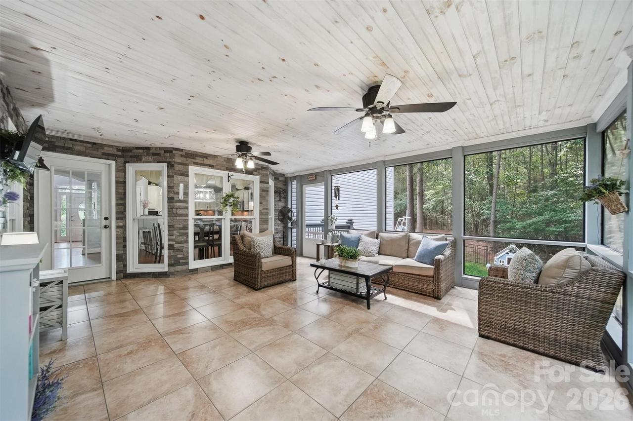 6253 Riviera Run Estates Dr., Hickory, NC 28601