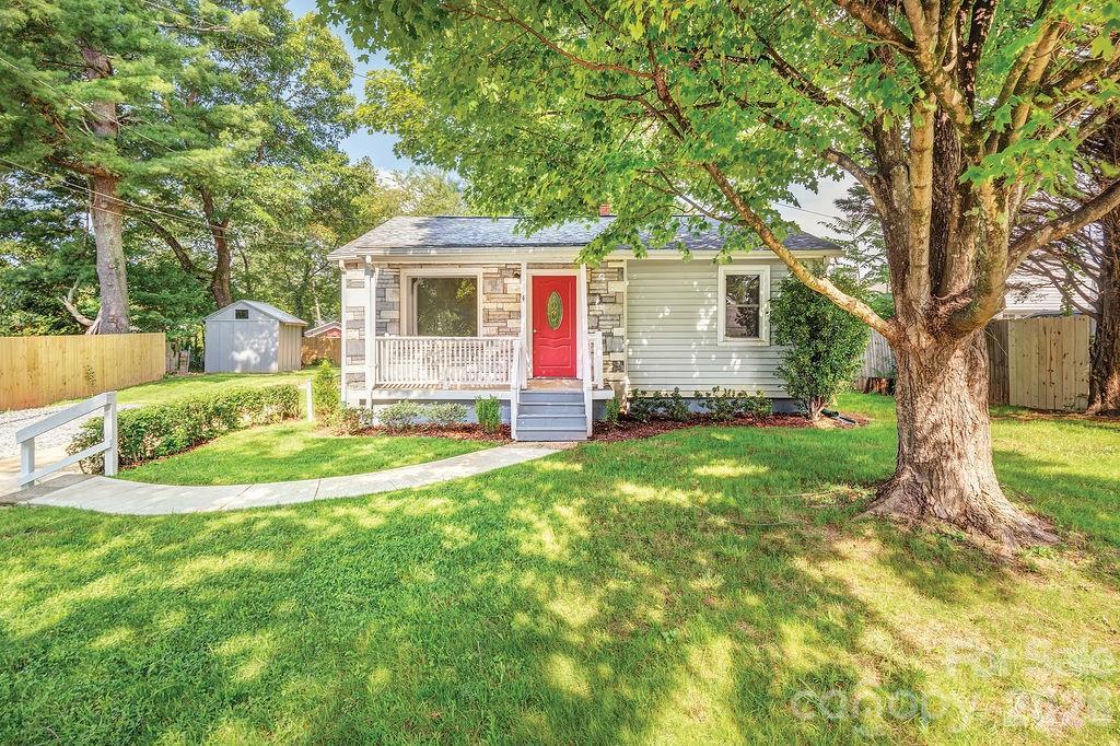 4 La Rue St., Asheville, NC 28806