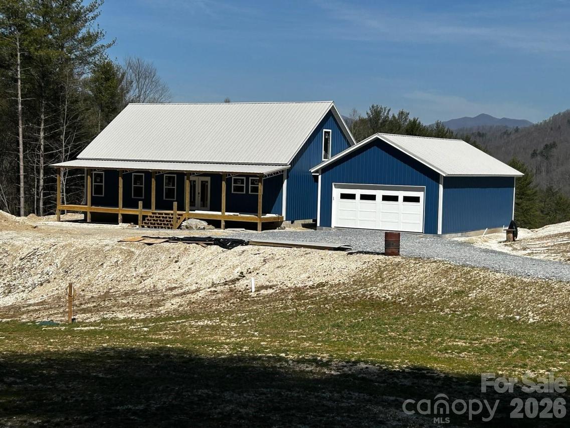 4534 Double Island Rd., Green Mountain, NC 28740