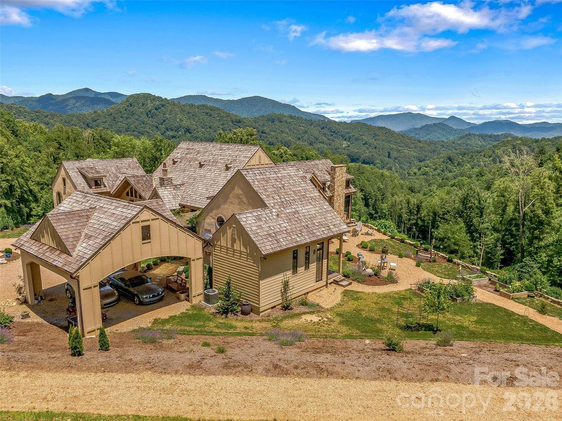 384 Doan Town Rd., Burnsville, NC 28714