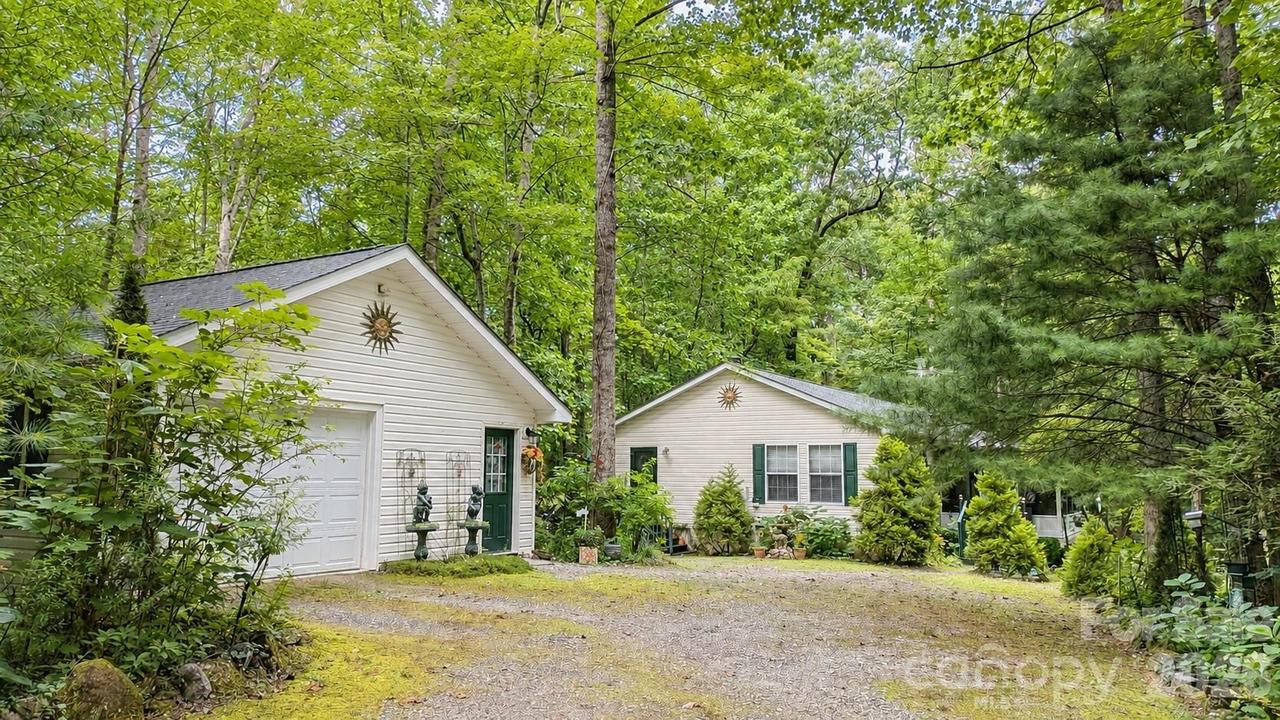 253 Royalwood Dr., Zirconia, NC 28790