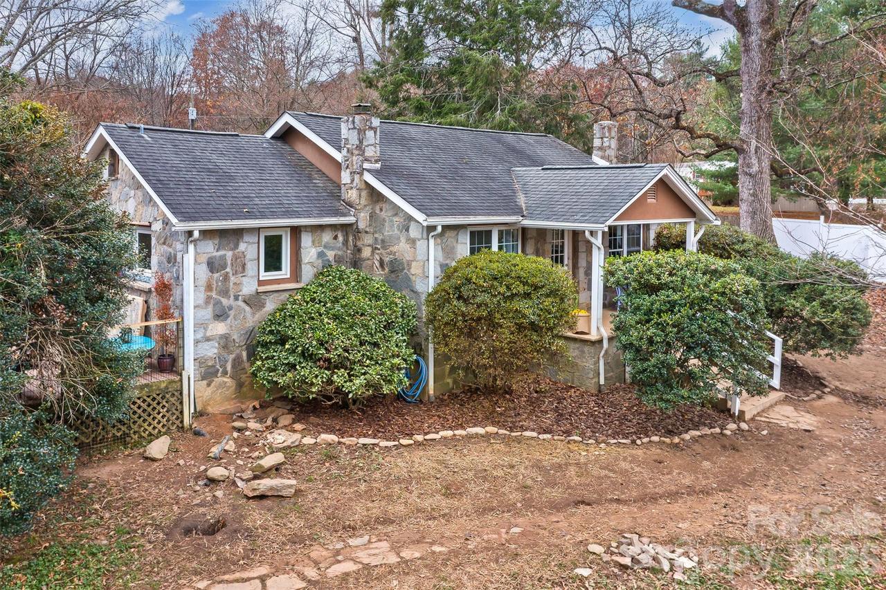 136 Flynn Branch Rd., Fletcher, NC 28732