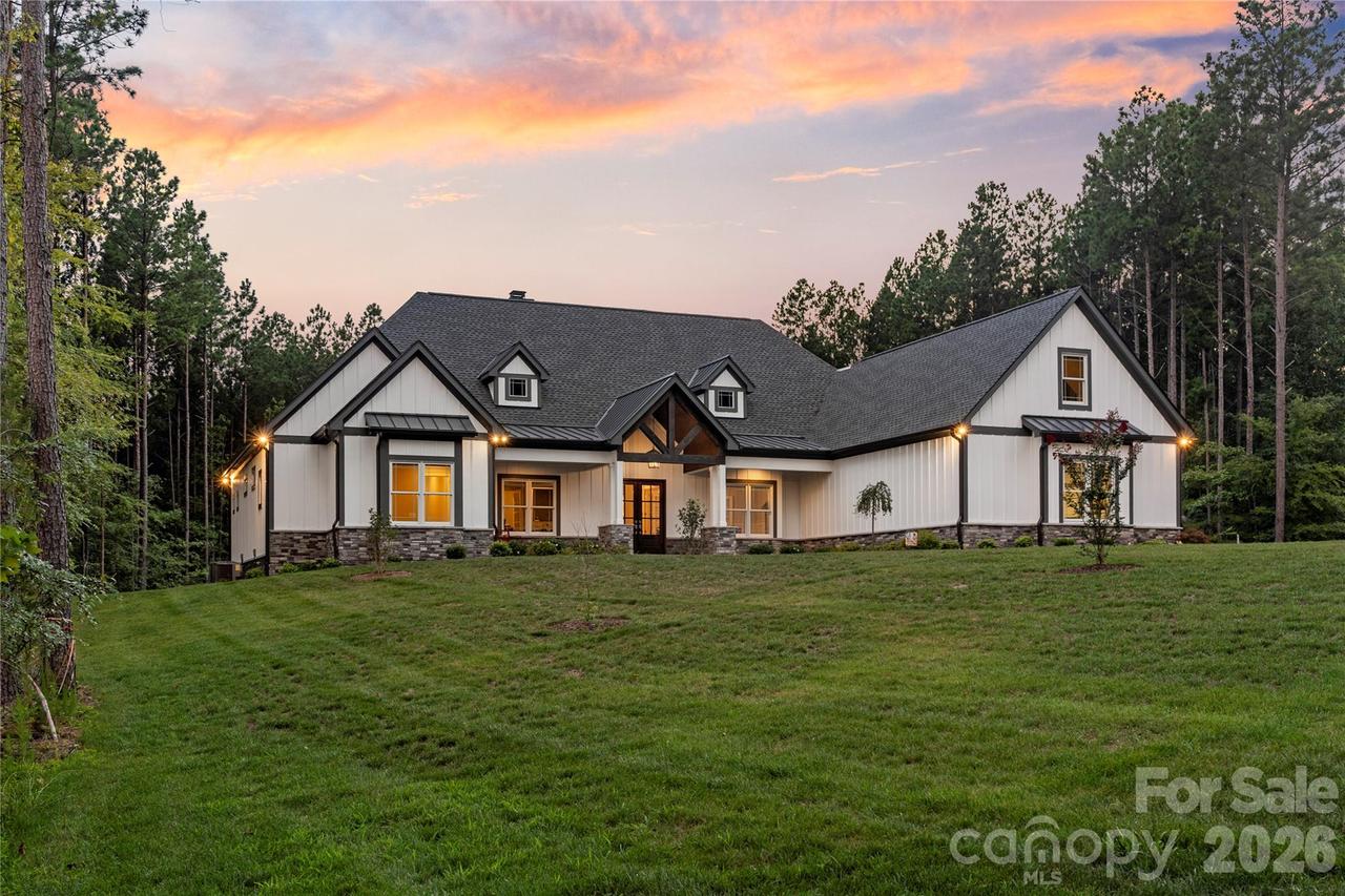 154 Emerald Creek Dr., Troutman, NC 28166