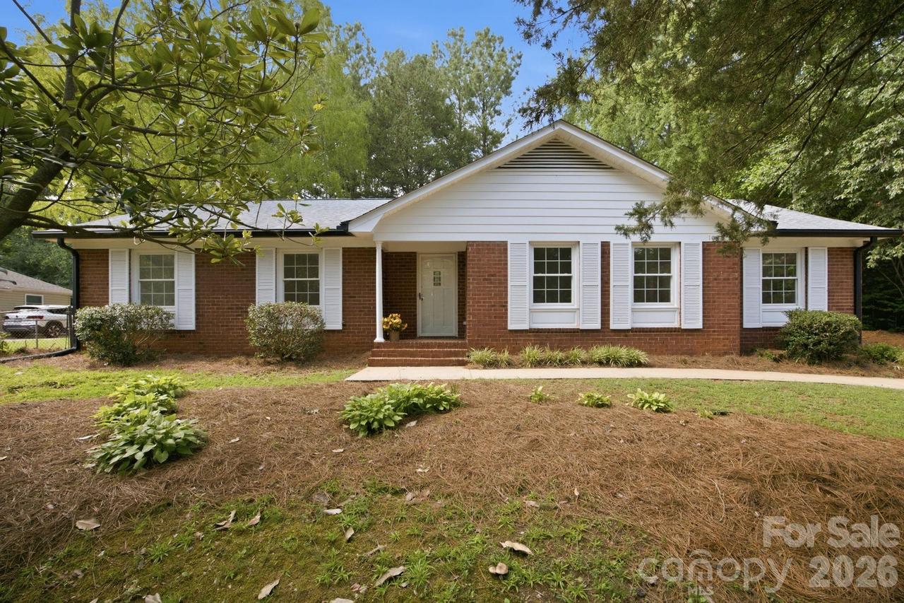 1045 S Magnolia St., Mooresville, NC 28115