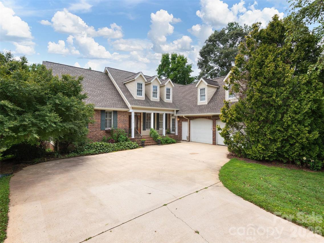 1126 Burnside Dr., Asheville, NC 28803